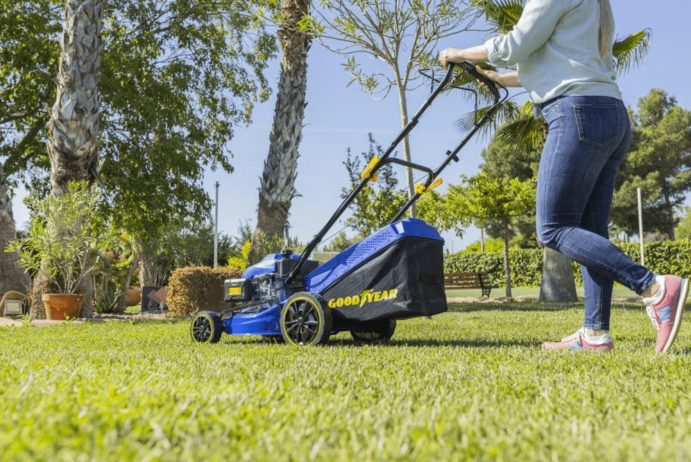 ahorrar combustible en tu cortacésped a gasolina