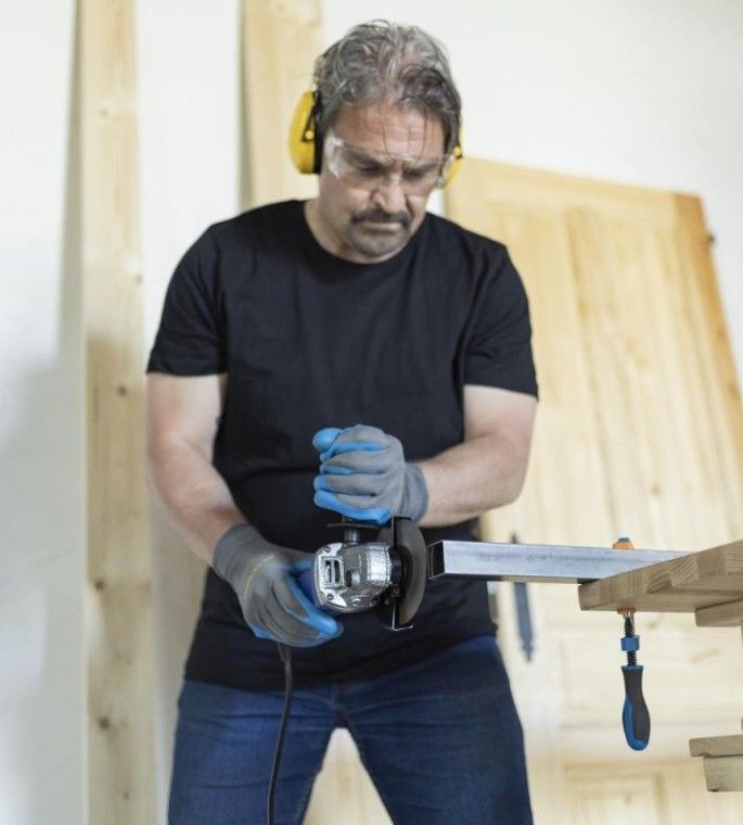 cortar diferentes materiales con una amoladora